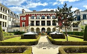 Suite Medicis Near Disneyland